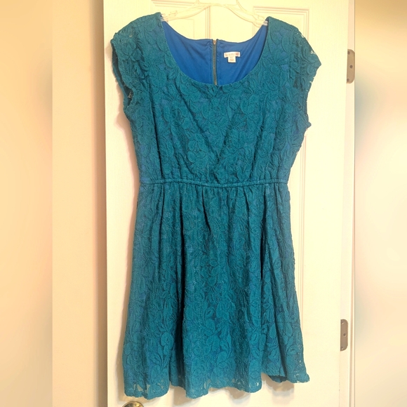 Xhilaration Dresses & Skirts - Green lace dress
